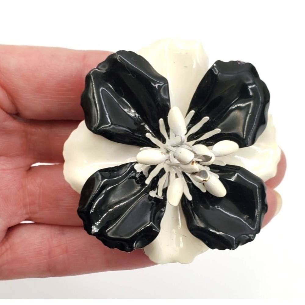 Vintage Gold Tone Black & White Enamel 1960s Flower Brooch